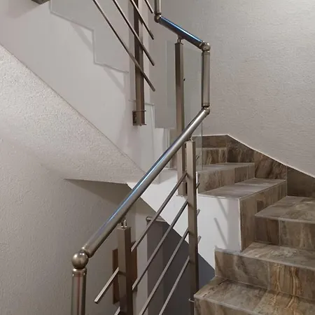 Tara Deluxe Lägenhet *